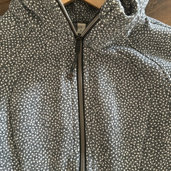 Lululemon Scuba hoodie - Picture 2 of 5